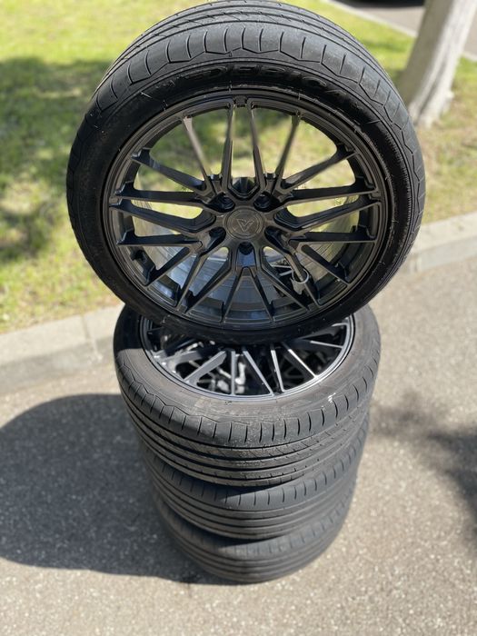 Vând set de jante Vennom Flowforged 18”, ET 40, 5x112