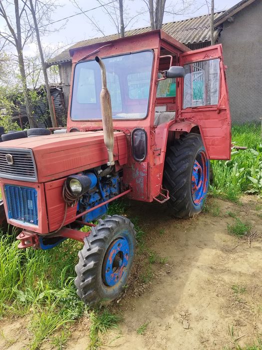 Tractor U445 disponibil