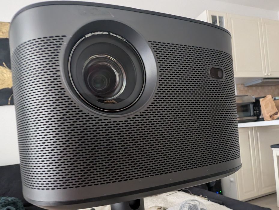 XGIMI Horizon Pro 4K (XK03H) + stativ XGIMI X-Floor original + 8m HDMI 2.1