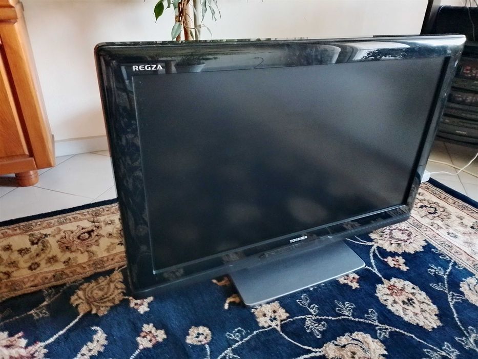 TV 32" TOSHIBA  LCD 32AV504D  "1O€"!+DVB T2!