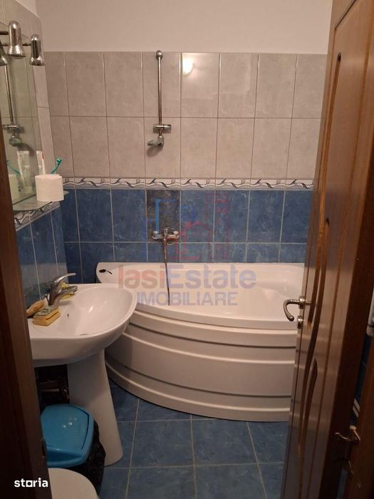 Apartament cu 4 camere la parter - zona Galata