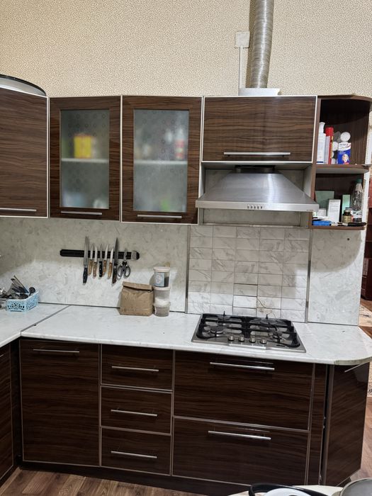 Кухонный гарнитур сатылады.