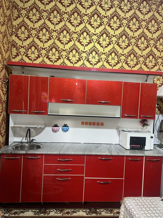 кухонний мебель почти новий