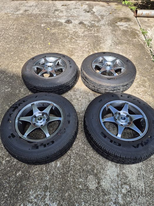 Джанти с гуми за платформа, ремарке