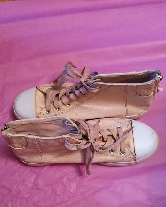 Женская  обувь  -  молодежная