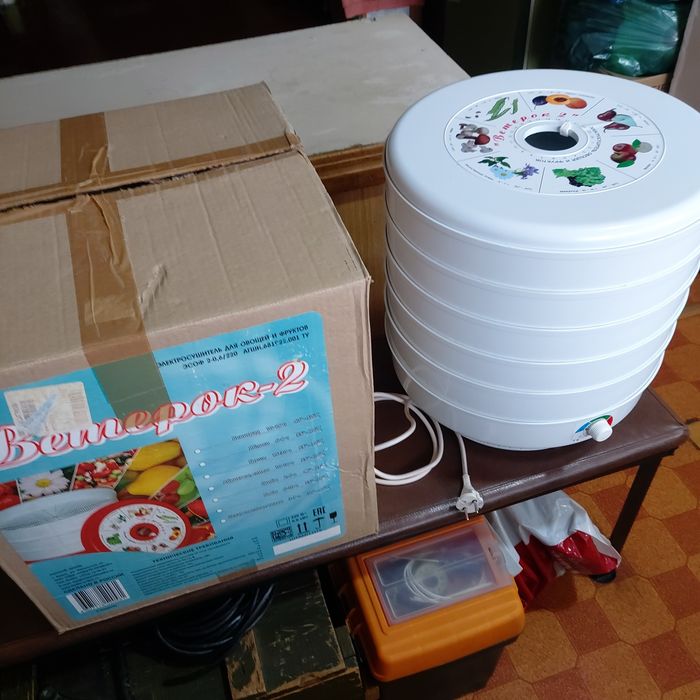 Электросушитель для овощей и фруктов.