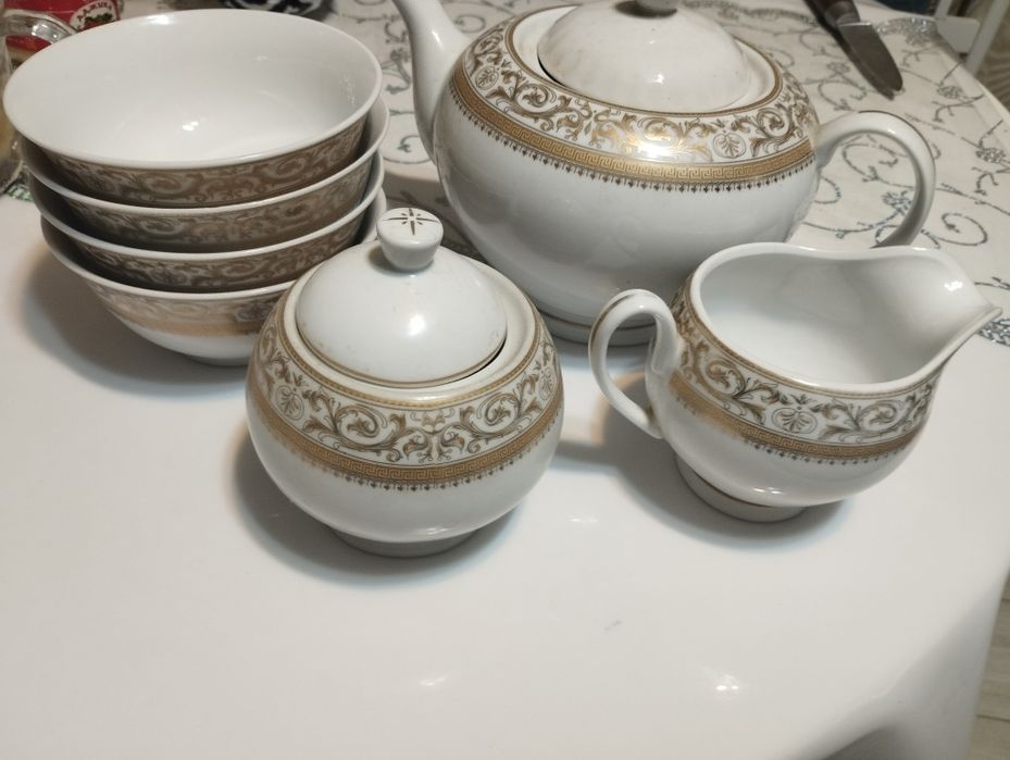 Чайный  сервиз не полный