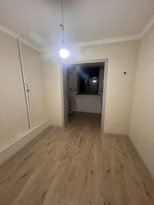 3 xonali kvartira sotiladi 9. Etajli domnig 2 etaji narxi kelishiladi