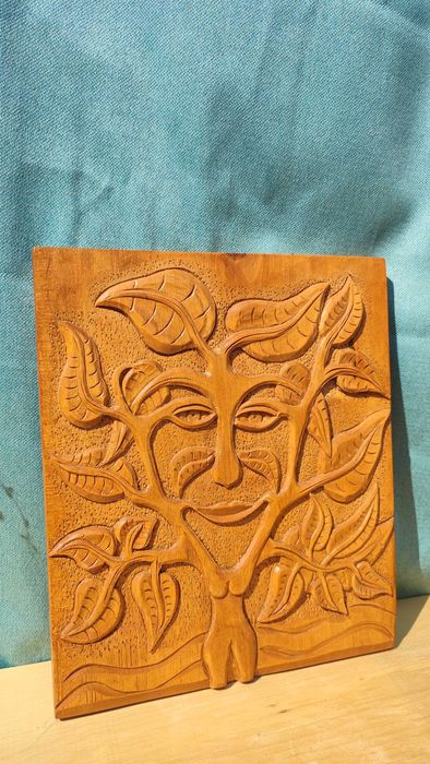 Дърворезба "Женска сила"-Арт изкуство, уникален подарък и декор