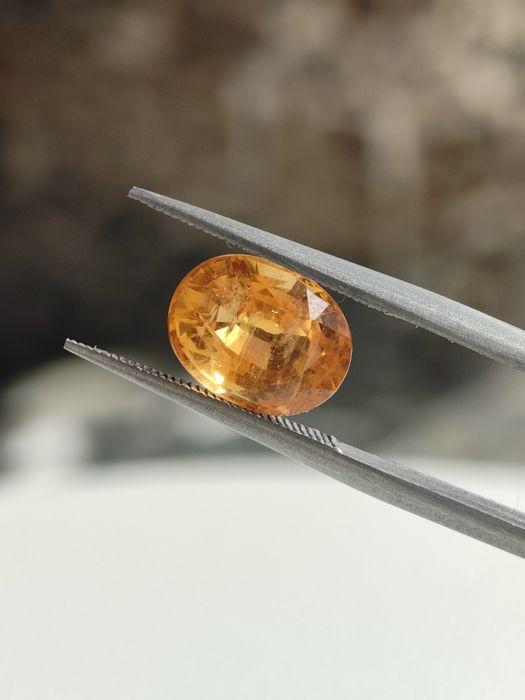 Сапфир голям intense yellow