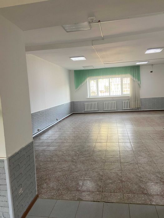 Сдается в аренду нежилое коммерческое помещение.