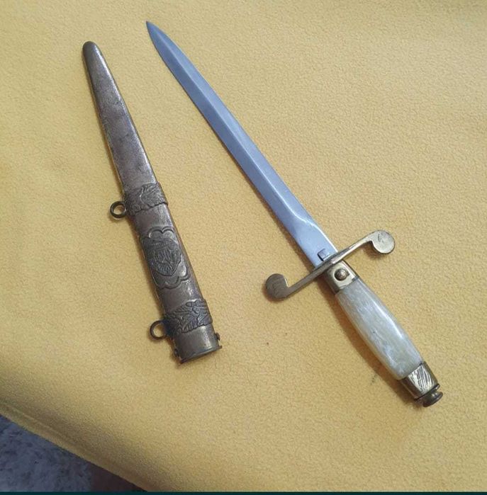 Stilet vintage de ofiter roman