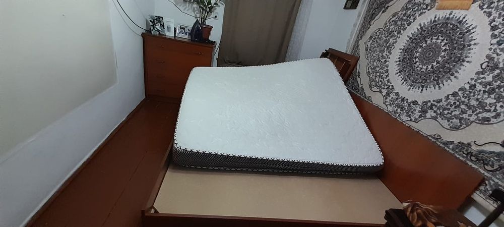 Кровать двухспальная комод