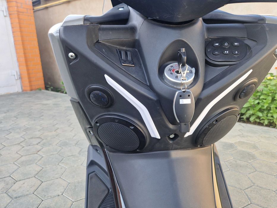 Maxi scooter мопед
