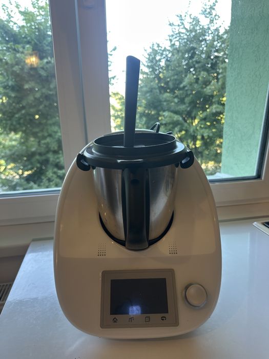 Vând Thermomix TM5
