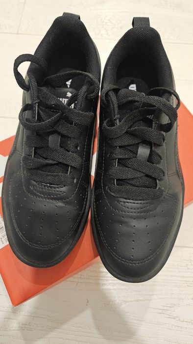 Кроссовки фирменные