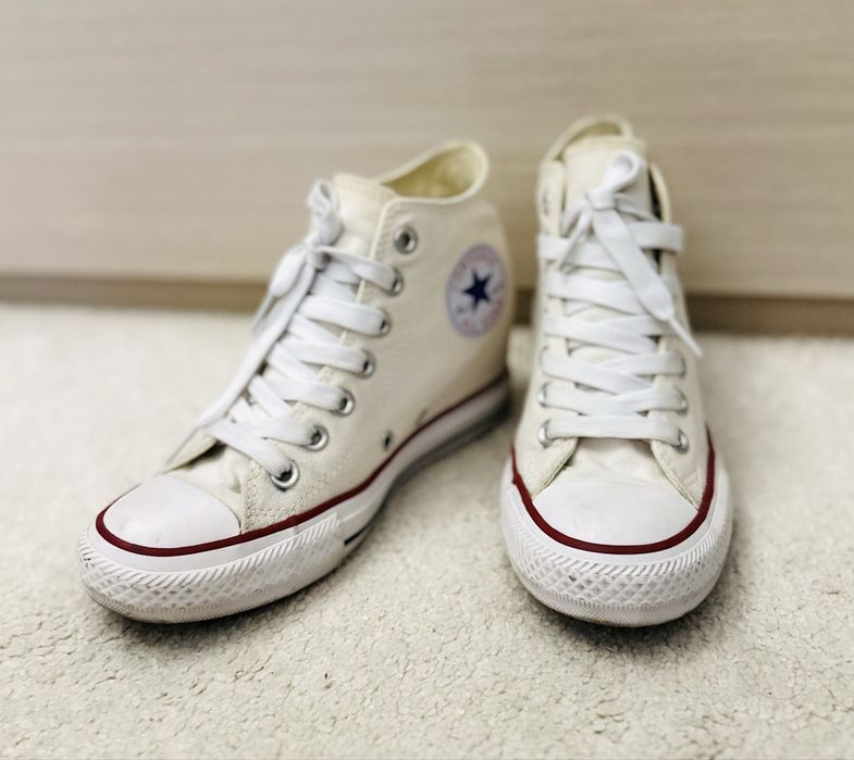 Converse cu talpa ascunsa