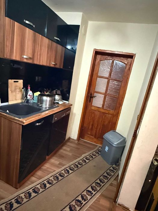 Тристаен тухлен обзаведен източен апартамент Колхозен пазар-Касабова