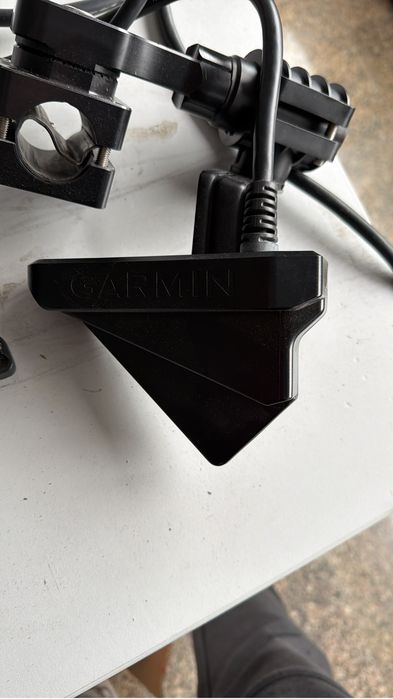 Vand sonar garmin 7612xsv plus sonda live lvs32 in stare perfeca