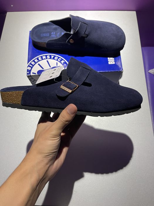 Birkenstock Boston navy blue.