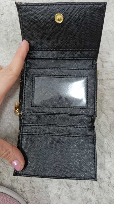 Guess нови портмонета