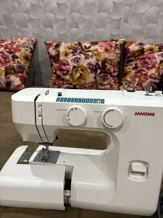 Швейная машинка janome