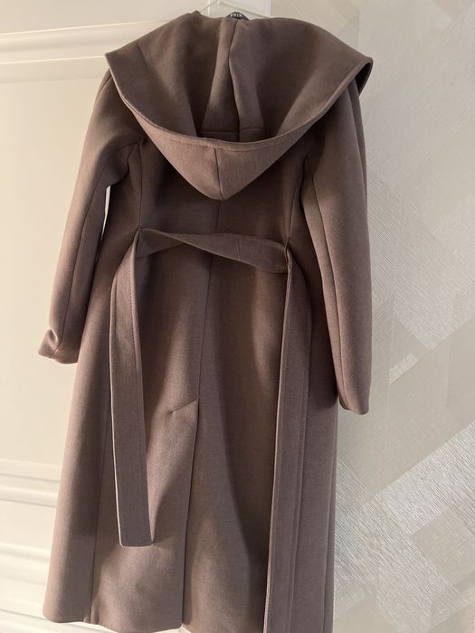 Пальто сатылады ( продается пальто)