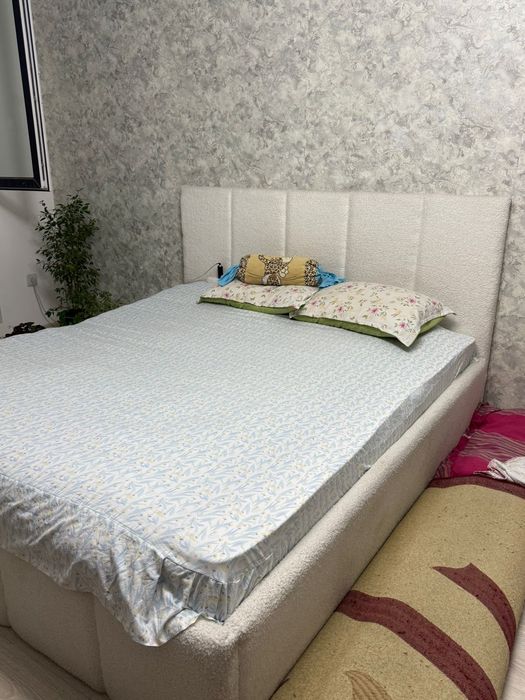 Продам кровать 180 на 200