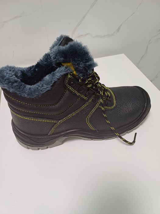 Ботинки зимние новые