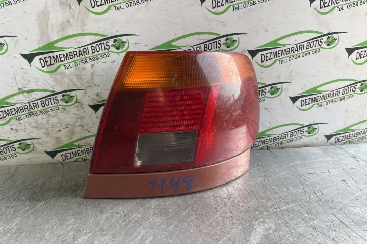 Lampa / Tripla stop dreapta pe aripa Audi A4 B5