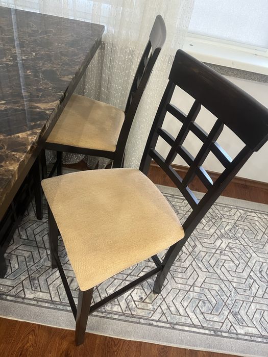 Барный стол и стулья