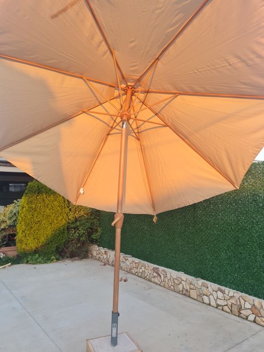 Градински чадър (с чупеща функция)