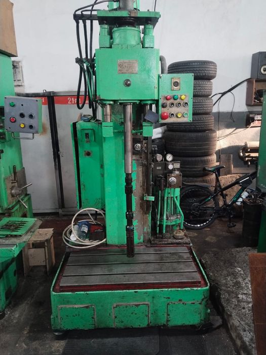 Продаю станки , хонингавальный,расточной