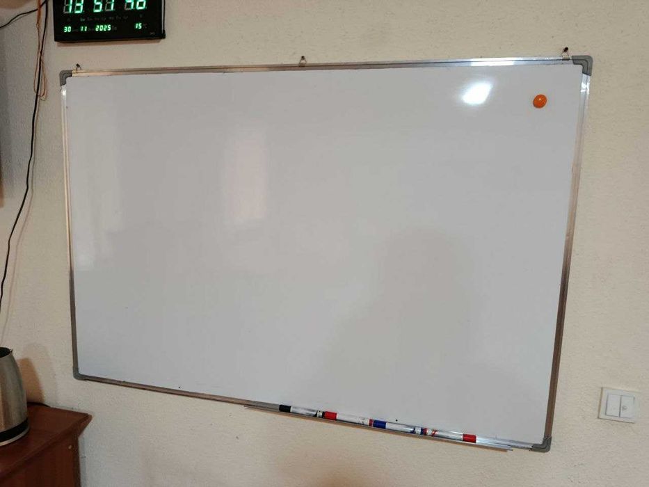 Доска магнитно-маркерная Deli белый 100x150см