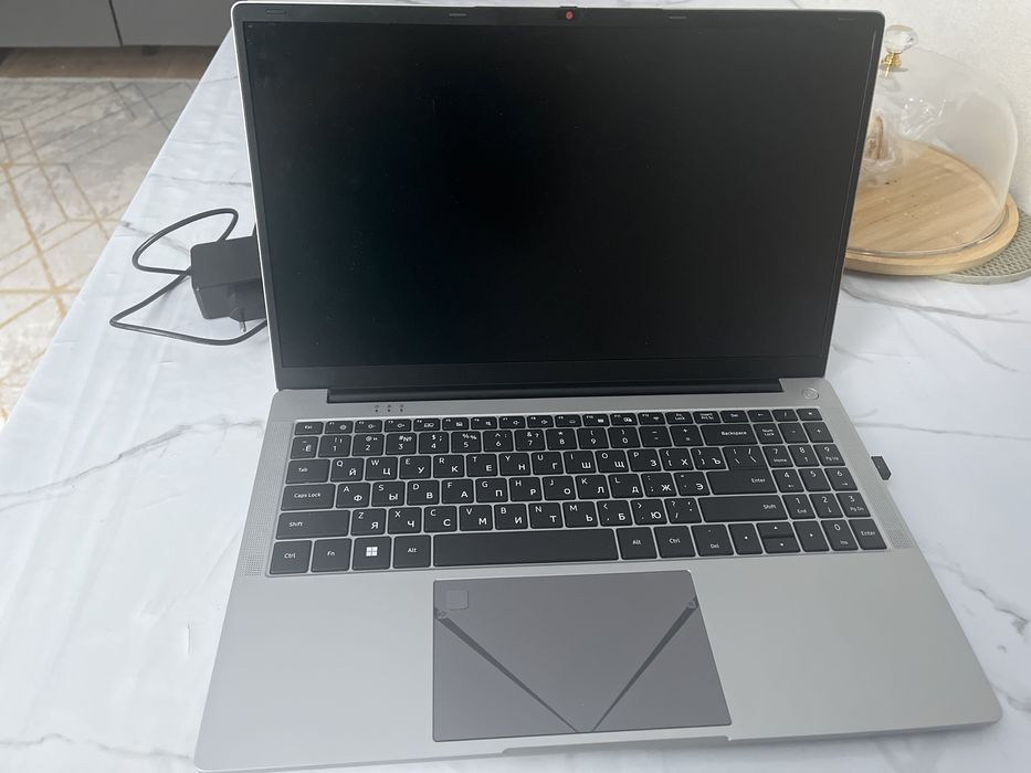 Продам срочно Ноутбук BIRAZ