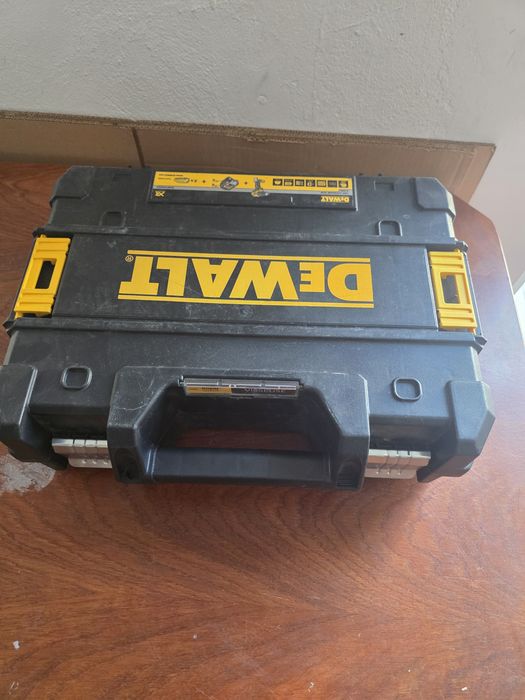 DEWALT DCD708D2T-QW Masina de gaurit si insurubat Li-Ion, 65Nm, brushless + Valiza DEFECTA