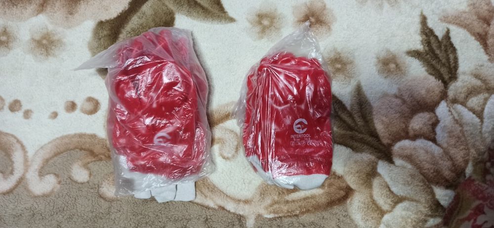 Продам перчатки резиновые.