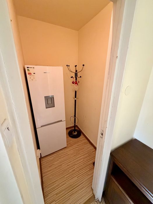 Închiriez apartament 2 camere, decomandat Dambu (zona Darina, scoala)