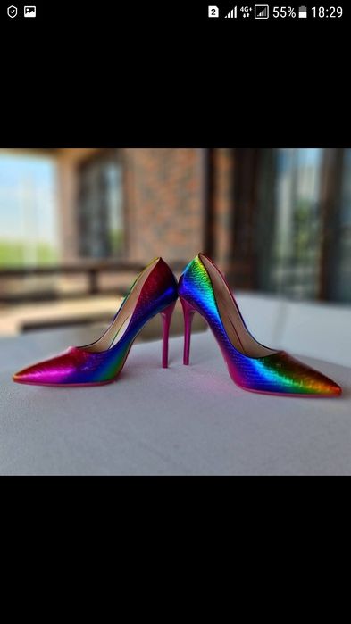 Красивые, нарядные туфли.