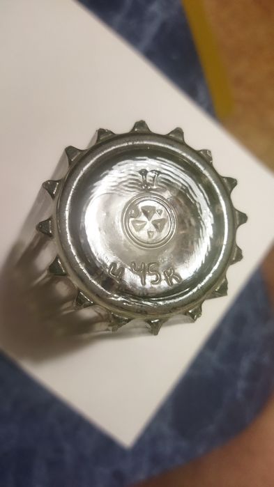 Две  вазы из стекла.