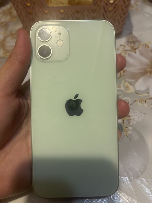 айфон 12 в хорошем состояние