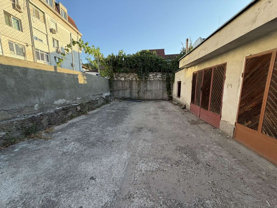 Продава се Гараж / Паркомясто в Плевен, Идеален център - 18 кв.м за 1606 €/кв.м - Снимка #1