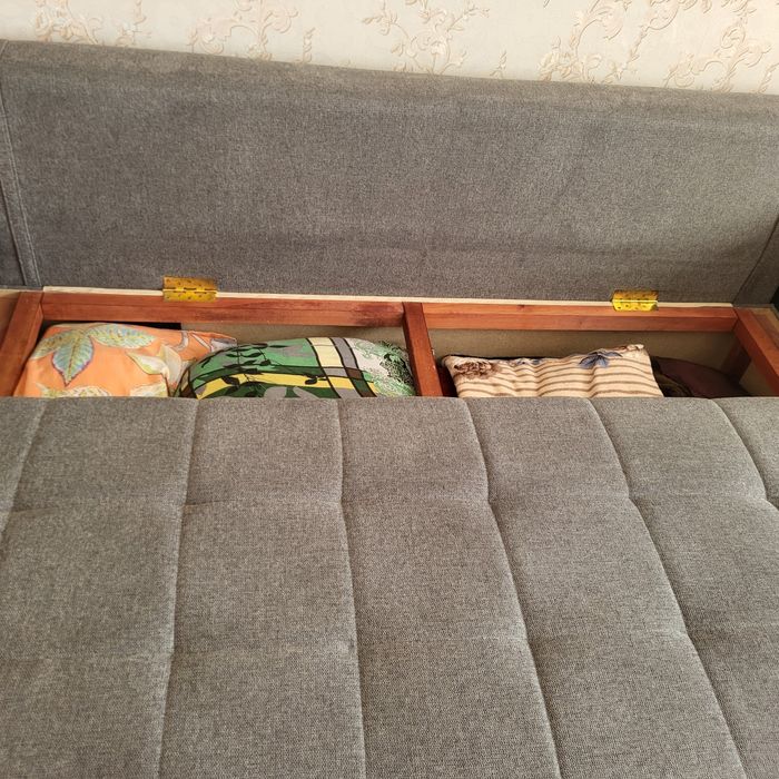 Диван сатылады. Багасы 130000тг