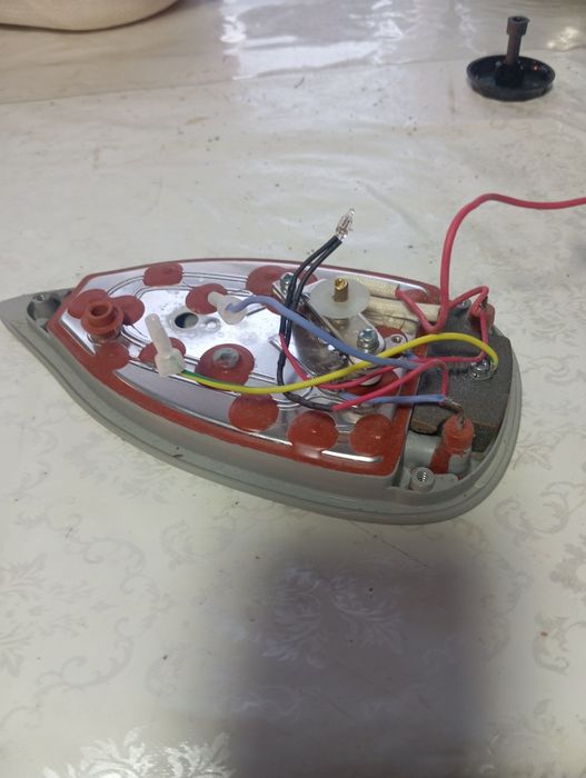 Продам запчасти на утюг