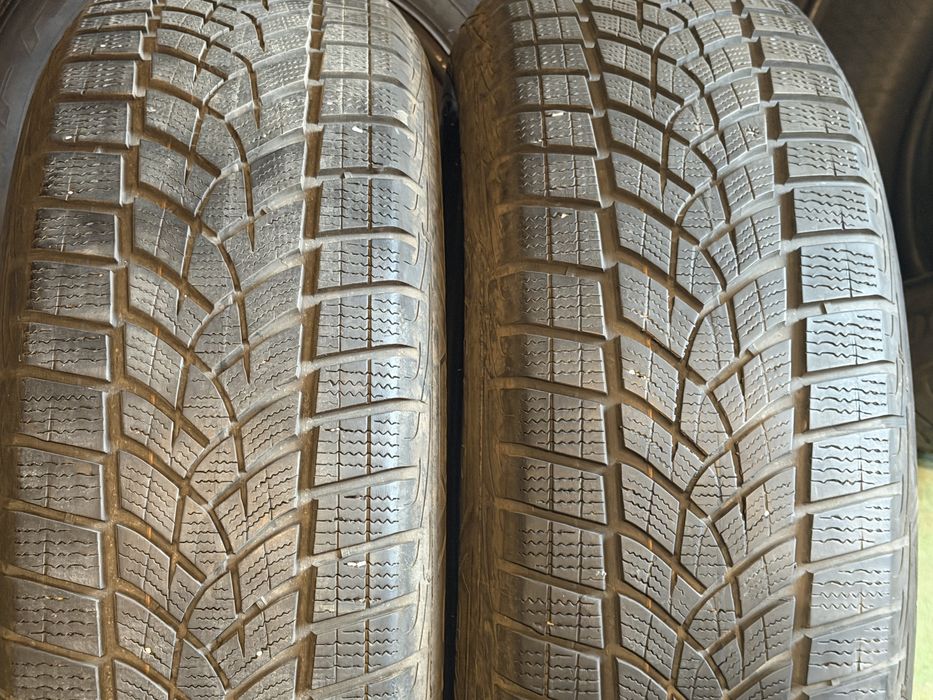 2 anvelope iarnă Goodyear UltraGrip Performance 225/60 R18 104V M+S SUV