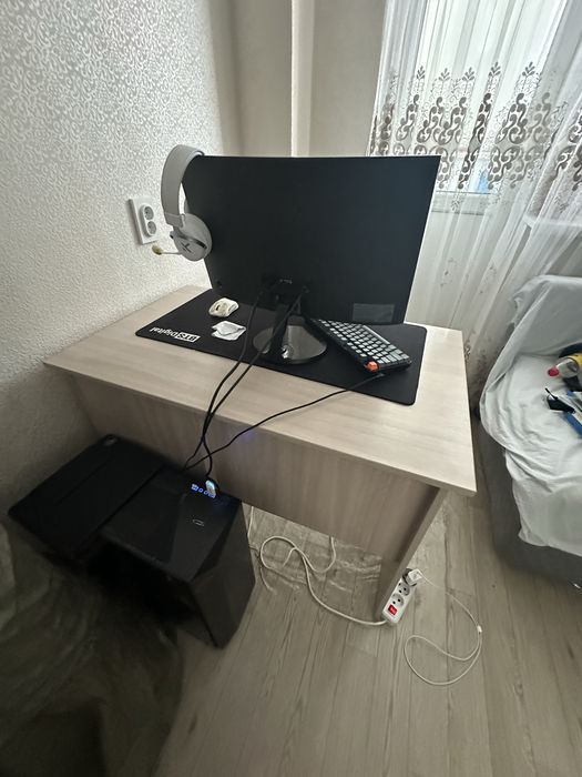 Продается стол..