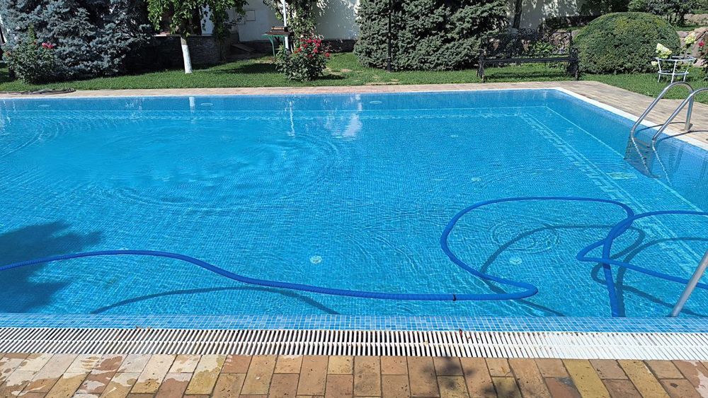 Уборка ,чистка, бассейнов абслуживание.форма аплаты любая.24/7