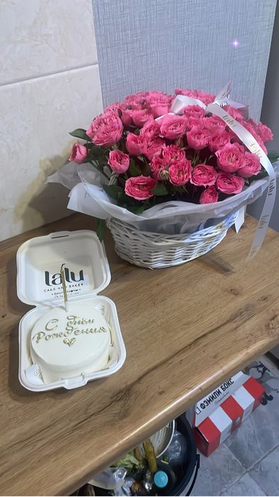 Спрей розы в корзинке