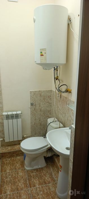 Dom sotiladi stadion ko'chada davlat xizmatlarini  orqasida