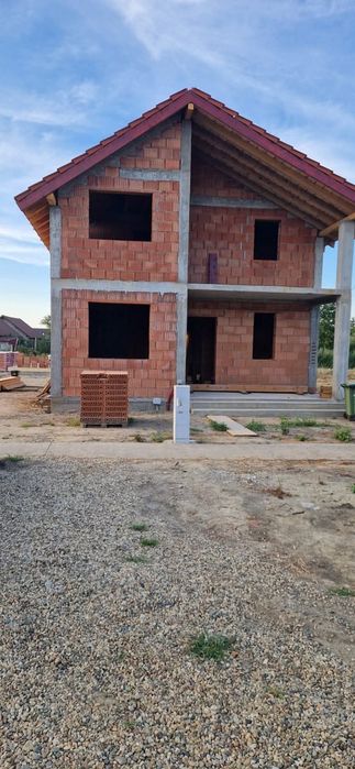 Echipa executam lucrări la rosu de la 75 euro mp construit